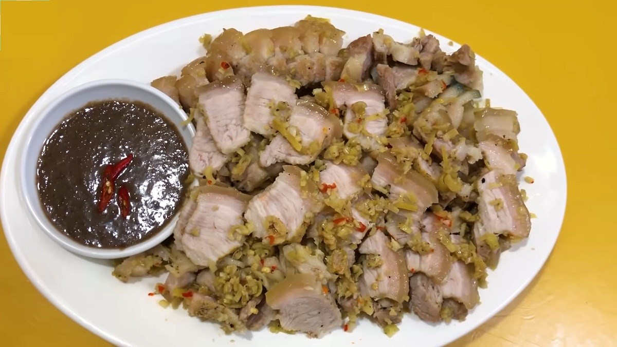 Lợn mán hấp sả kèm muối mắc khén ngon